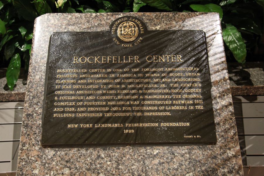 Rockefeller Center - Beschriftung