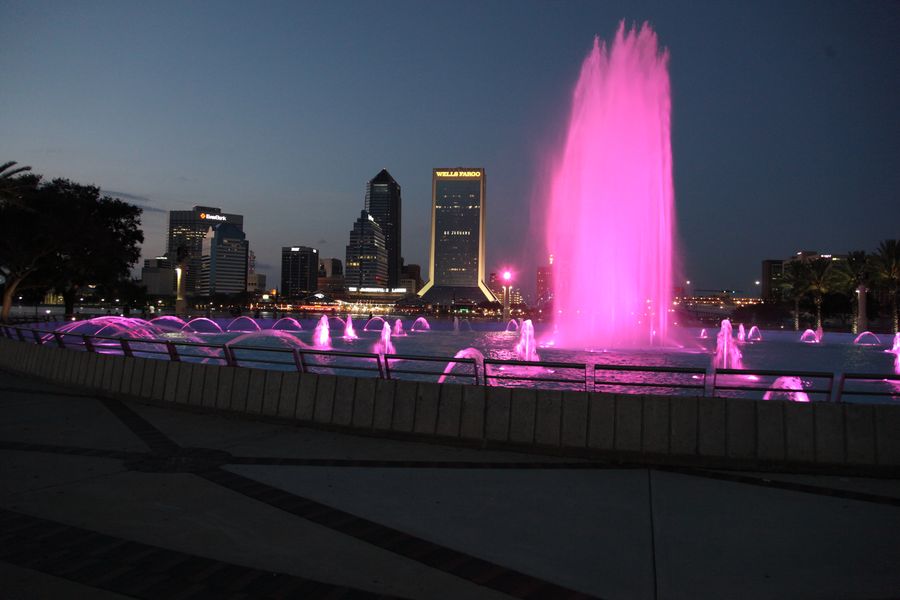 Jacksonville Friendship Fountain beleuchtet